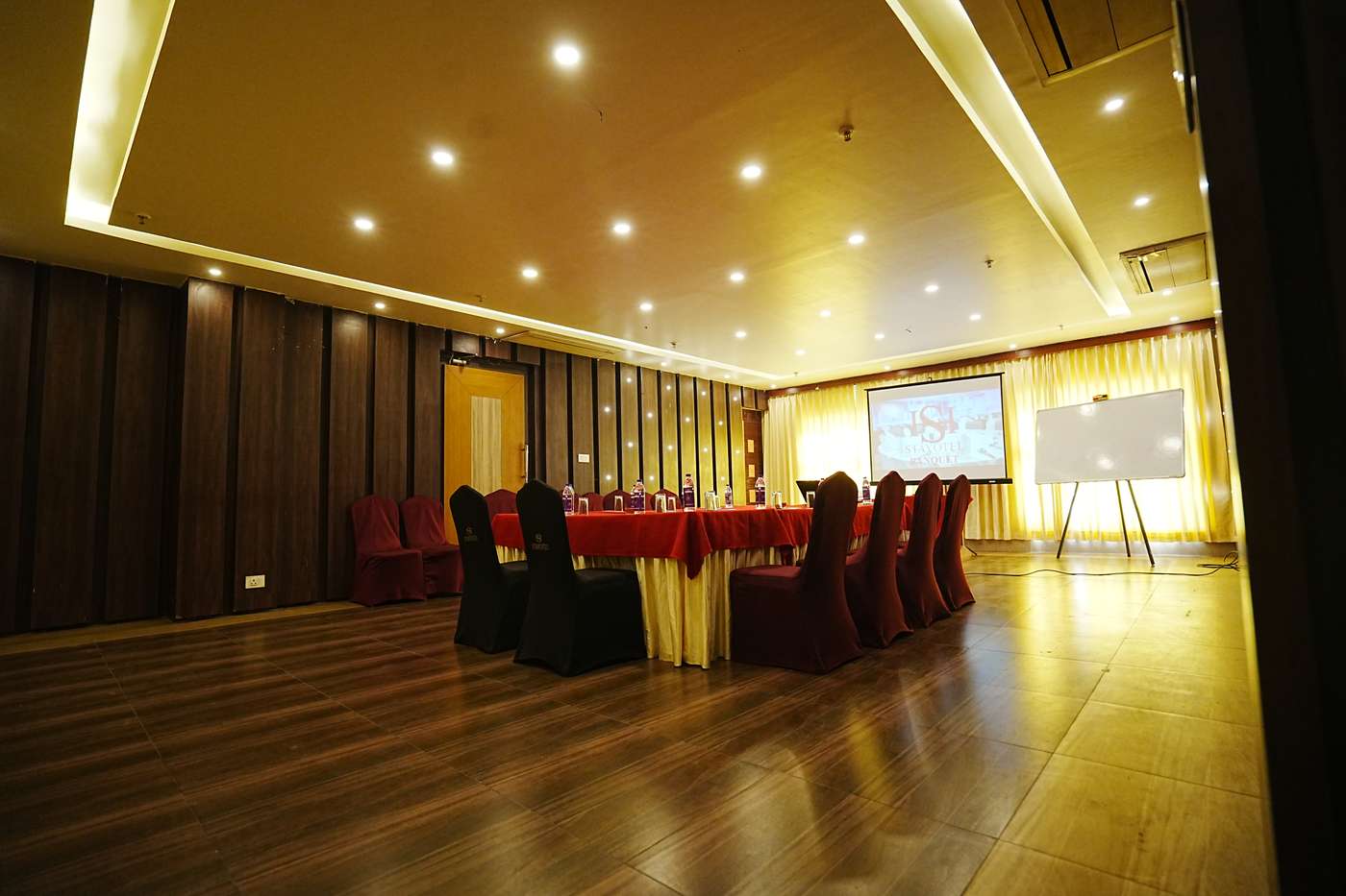 Stayotel lobby
